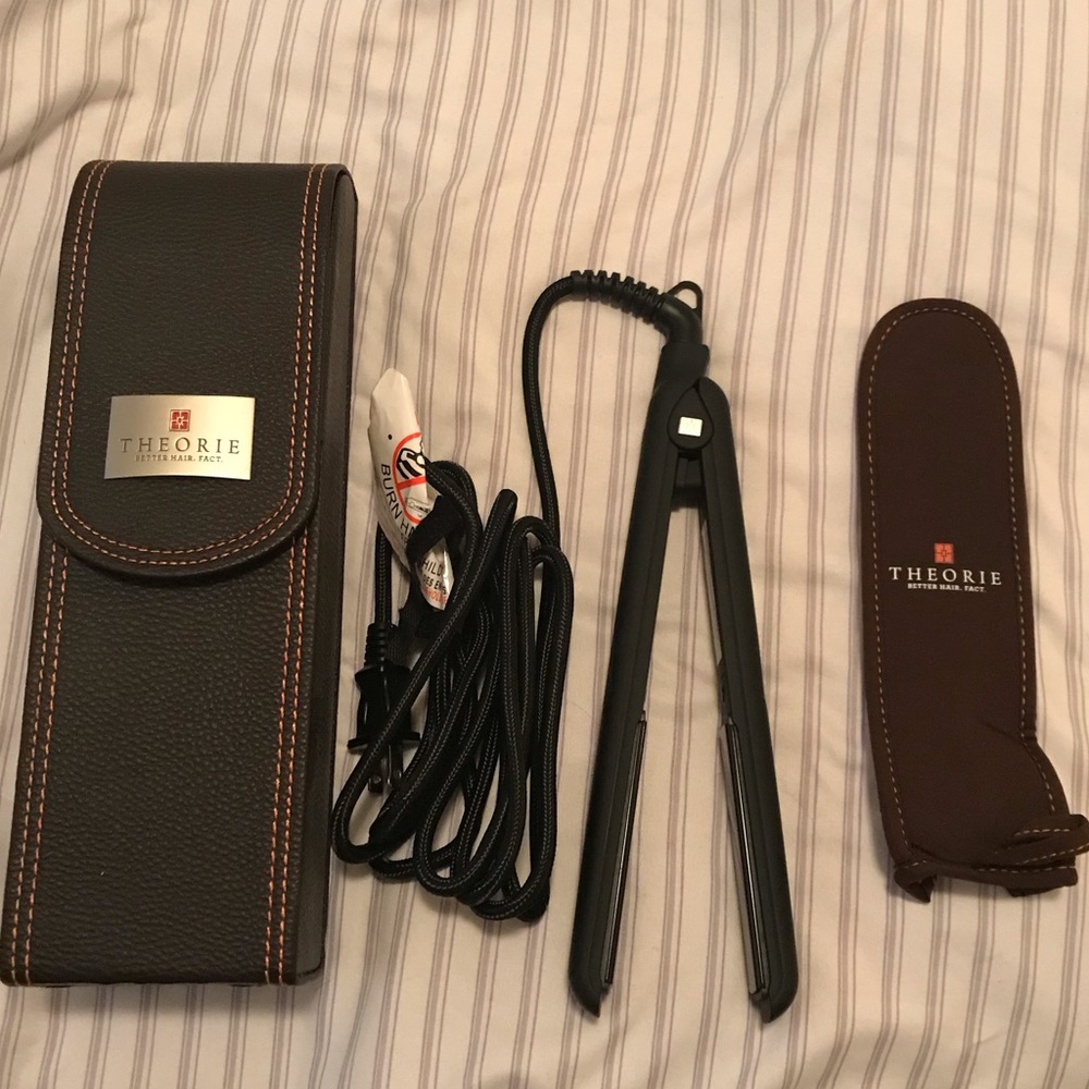 Theorie Saga II Titansculpt flat iron